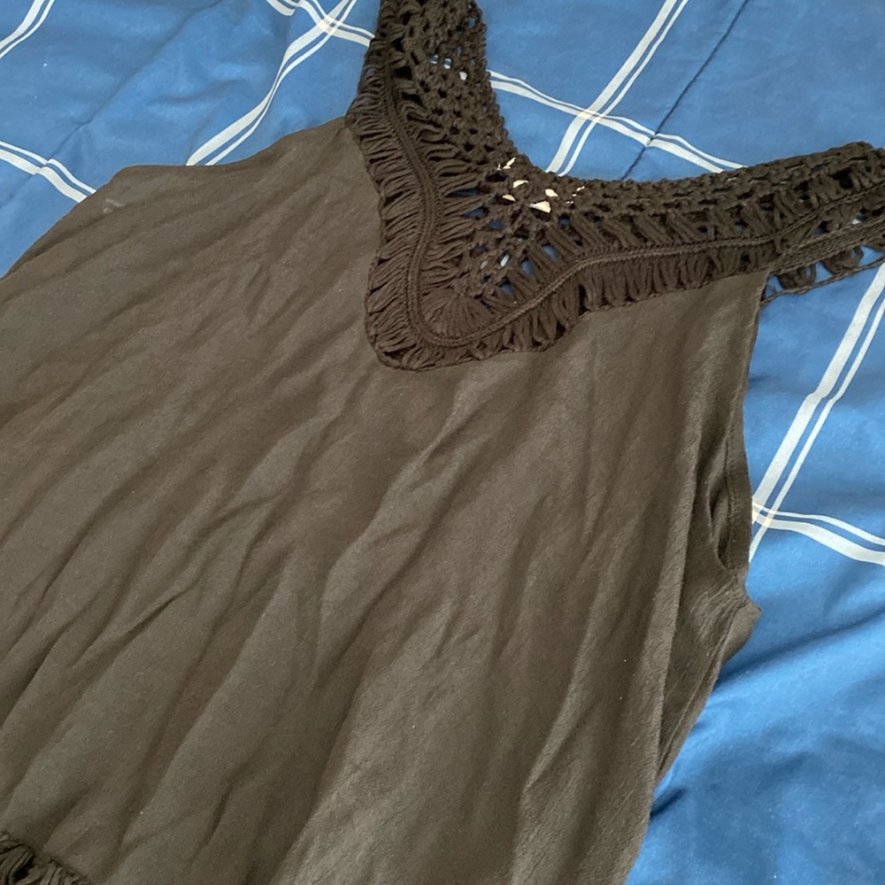 Black Fringe Sleeveless v-neck Top - Picture 12 of 17